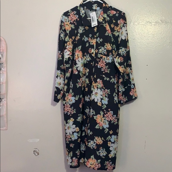 Boohoo Plus Dresses & Skirts - Boohoo dark floral shirt dress.